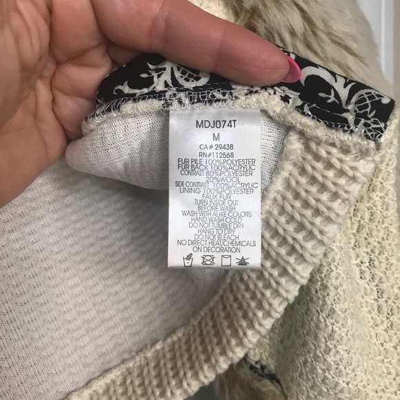 Miss Me Cream Faux Fur Sweater Vest with Pockets - Picture 4 of 7